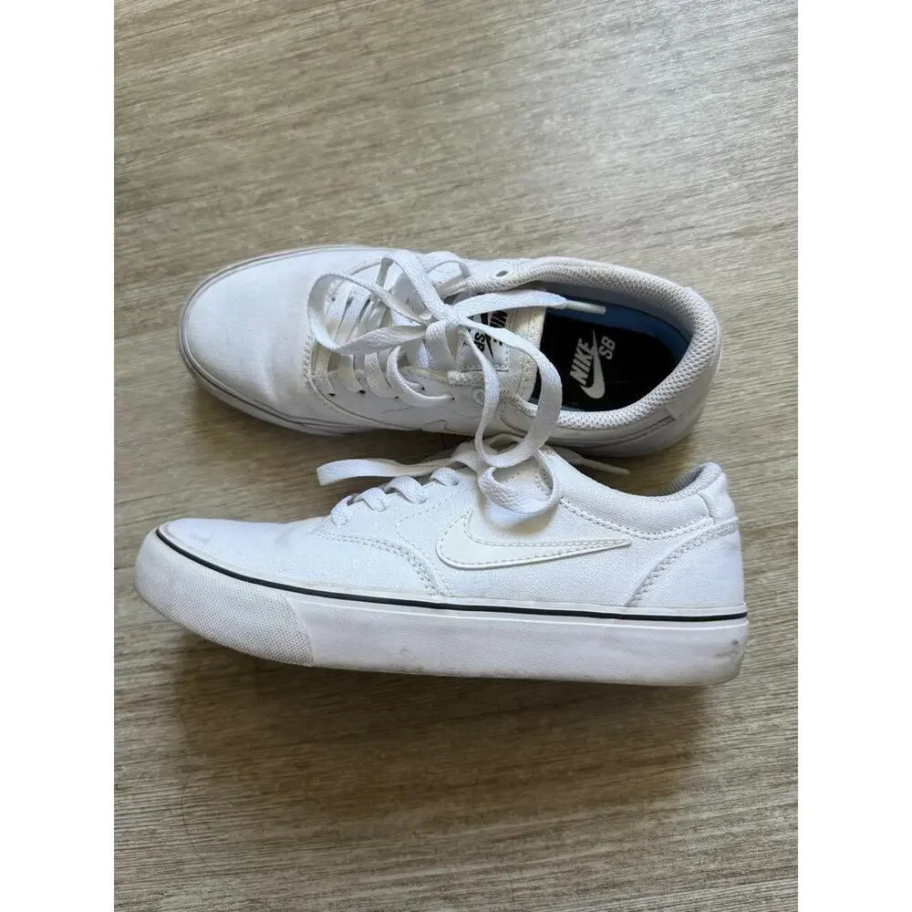 White Nike SB Chron 2 Sneakers size 4.5